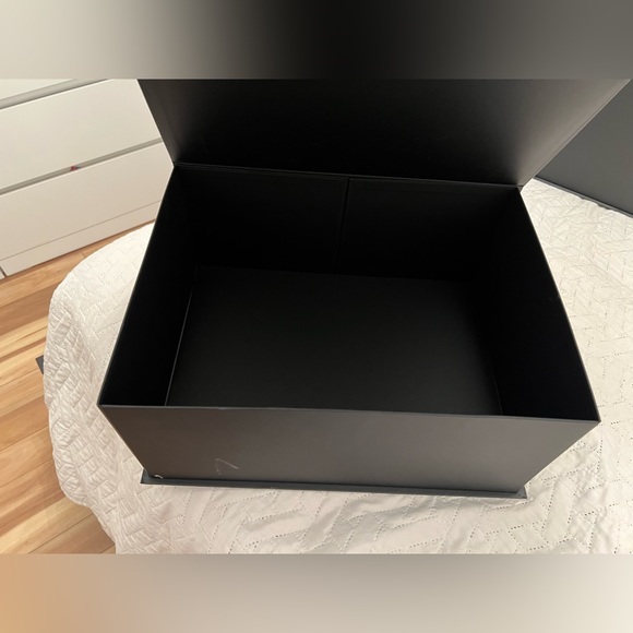 SOLD! Authentic Chanel Magnetic Box - Picture 2 of 4